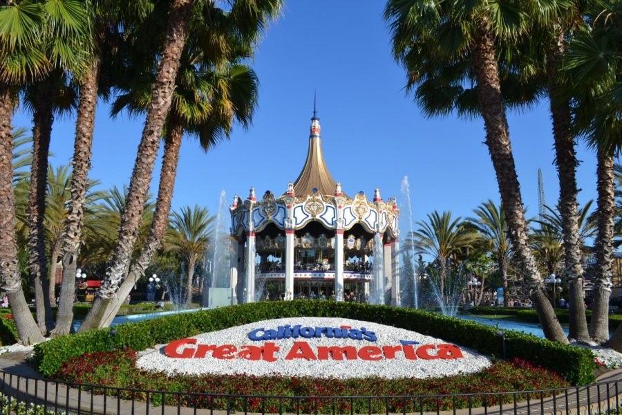 Californias+Great+America+entrance+sign+with+its+infamous+carousel+in+the+background.%0A