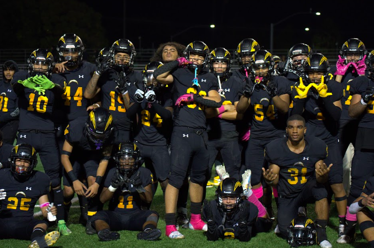 The+Wilcox+Varsity+football+team+poses+following+their+homecoming+game+victory+over+Milpitas.+