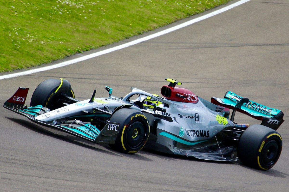 Race+car+of+F1+driver+Lewis+Hamilton.