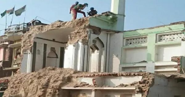 Mosques in India demolished. 