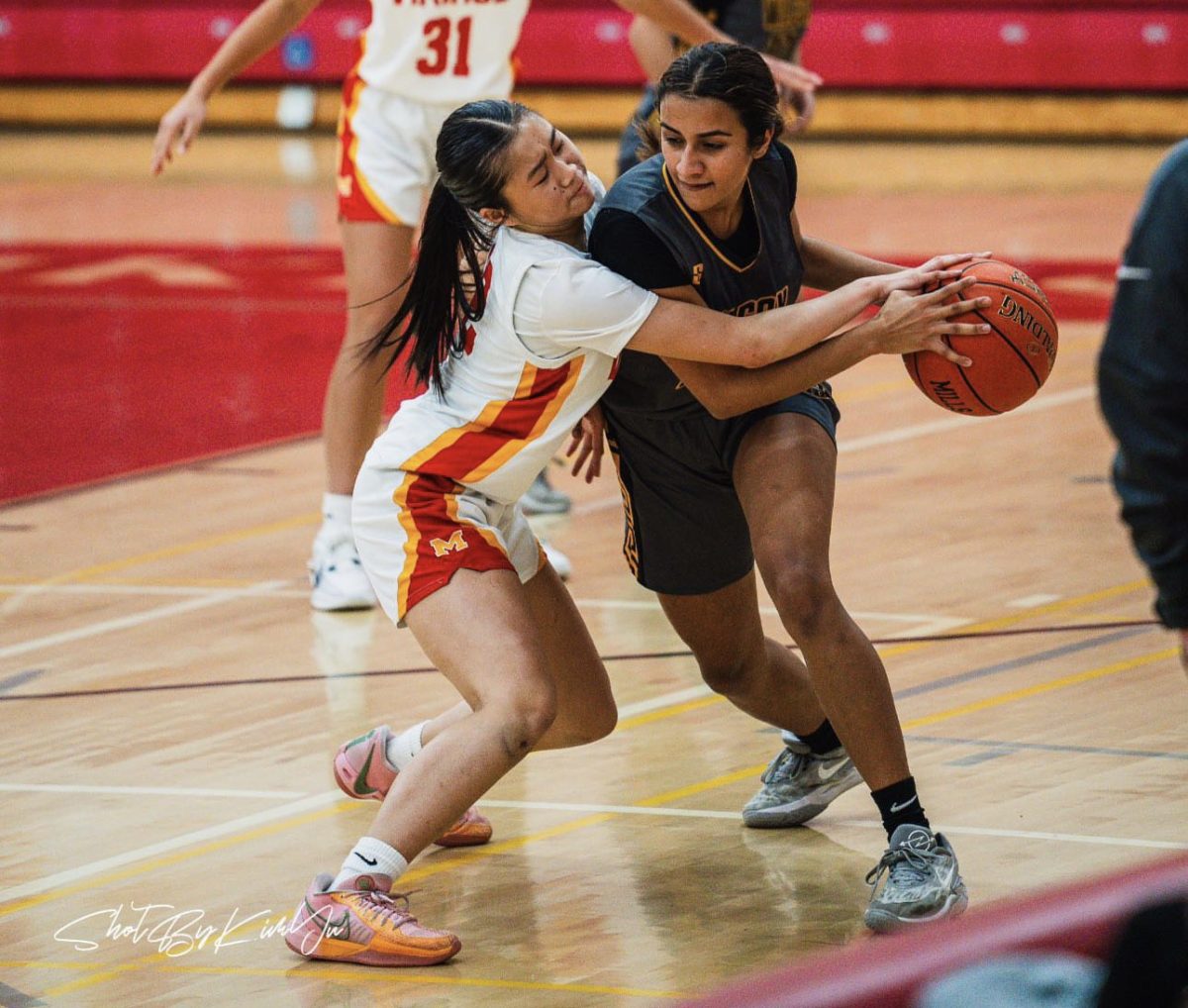 Aanya fends off her opponent from the ball. 